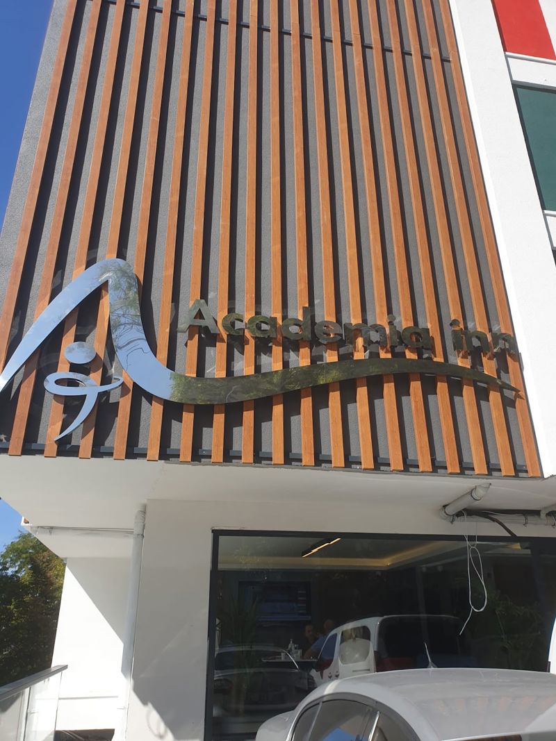 Academia inn